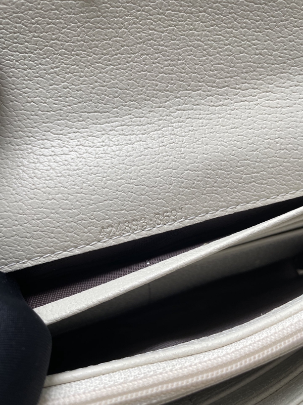 グッチ財布コピー着用イメージ